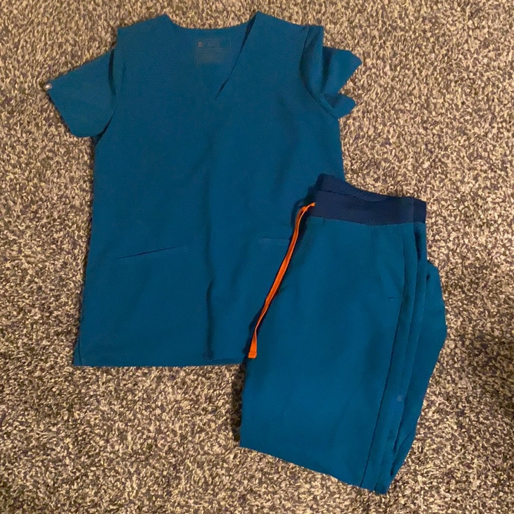 Alps blue figs small Zamora jogger & Casma top